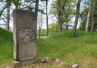 Vorschaubild Grabstein,Stein auf Stein, Wiese, Bäume, Hügel