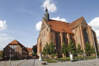 Vorschaubild Wunderblutkirche St. Nikolai in Bad Wilsnack im Sommer